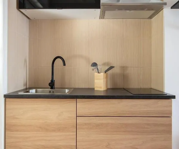 Front Apartman *